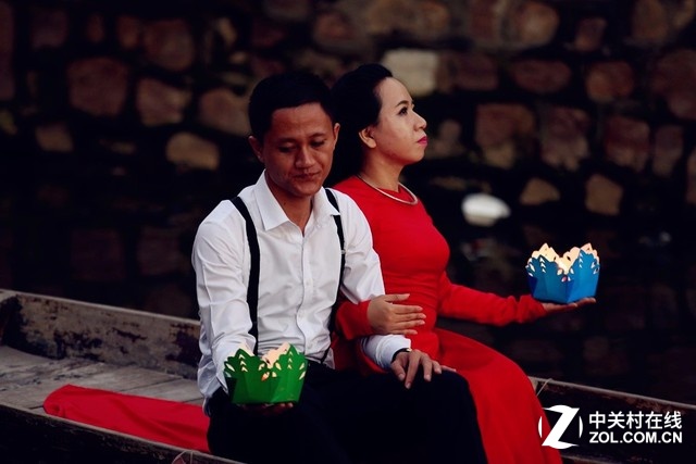 途中還遇到了拍攝婚紗的年輕夫婦,因為會安古城除了是旅游勝地之外,還是婚紗拍攝的圣地。