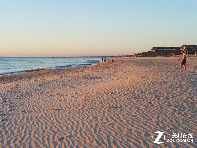 在山茶半島的海灘，簸箕船還是隨處可見，實在難以想象，勤勞的漁夫用這個出海捕魚。在天氣不錯的情況下，夠快才暢快vivo X6的1300萬高素質鏡頭的優勢更加明顯。