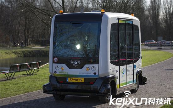 荷蘭人測試無人駕駛大巴笑哭了 車只跑了200米