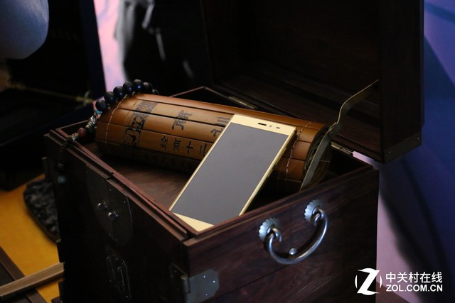 售價12888元 青蔥metal 黃金版手機發(fā)布