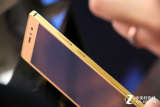 售價12888元 青蔥metal 黃金版手機發(fā)布