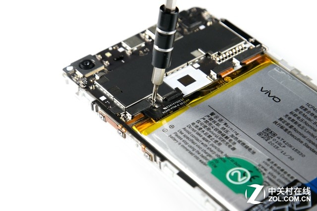 防水防塵性能優(yōu)異 vivoX6plus拆解圖賞