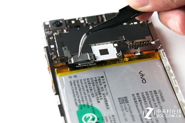 防水防塵性能優(yōu)異 vivoX6plus拆解圖賞