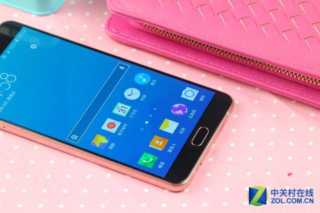 突破性外觀設(shè)計(jì) 粉色三星Galaxy A9圖賞