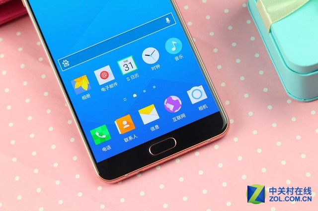 突破性外觀設(shè)計(jì) 粉色三星Galaxy A9圖賞