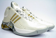 智能鞋子搶風(fēng)頭：不僅能說話還能給手機(jī)充電！