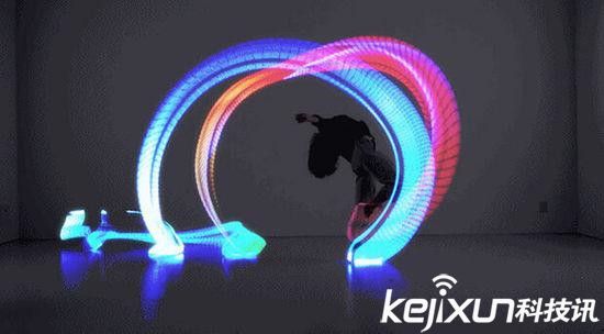 智能鞋子搶風頭：不僅能說話還能給手機充電！