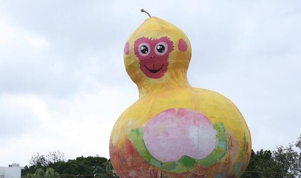 網(wǎng)友吐血 臺灣燈會又現(xiàn)神物:碉堡了