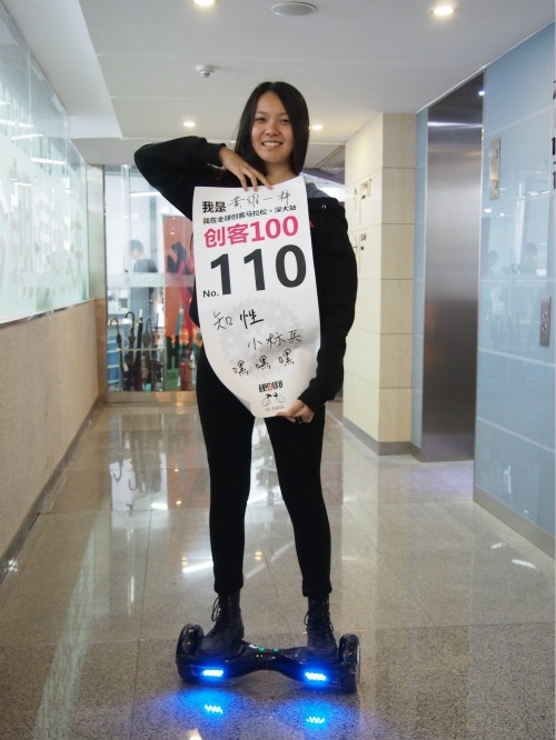 這個(gè)北京妞做了款性愛沙發(fā):自帶安全套分發(fā)器