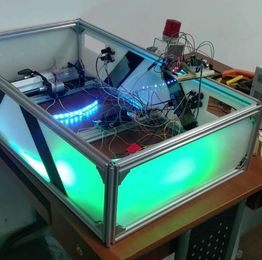 這個(gè)北京妞做了款性愛沙發(fā)：自帶安全套分發(fā)器