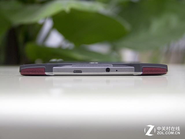 再掀游戲浪潮?掠奪者Predator 8評測