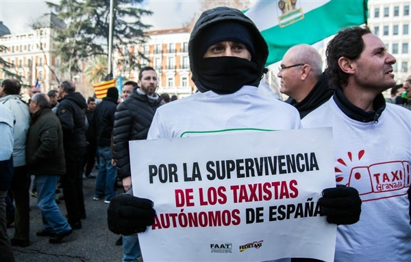 必須封殺Uber 國外出租司機堵路示威