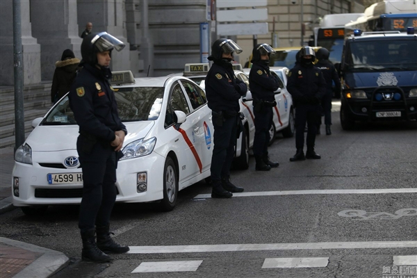 必須封殺Uber 國外出租司機堵路示威