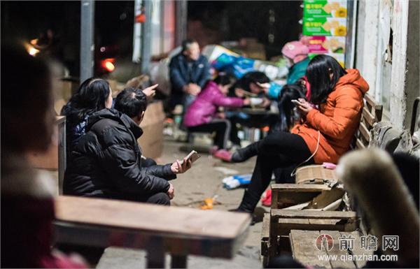 穿越大半個村蹭網(wǎng) 農民穿越大半個村蹭網(wǎng)