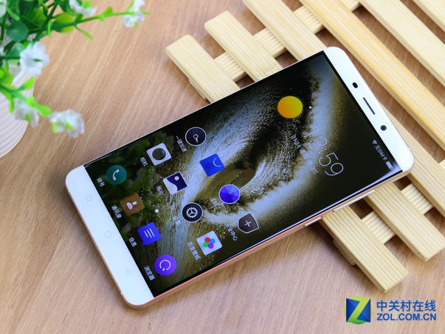 2000多塊錢能買啥？ 國產(chǎn)旗艦手機(jī)推薦 