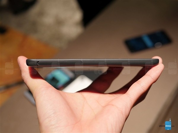 略丑的個(gè)性設(shè)計(jì) HTC Desire三新機(jī)上手