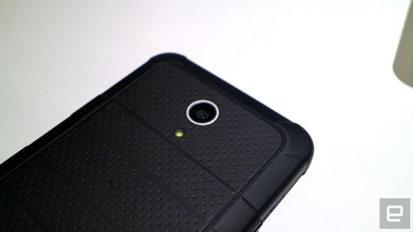 京瓷太陽能手機亮相 曬3分鐘通話1分鐘