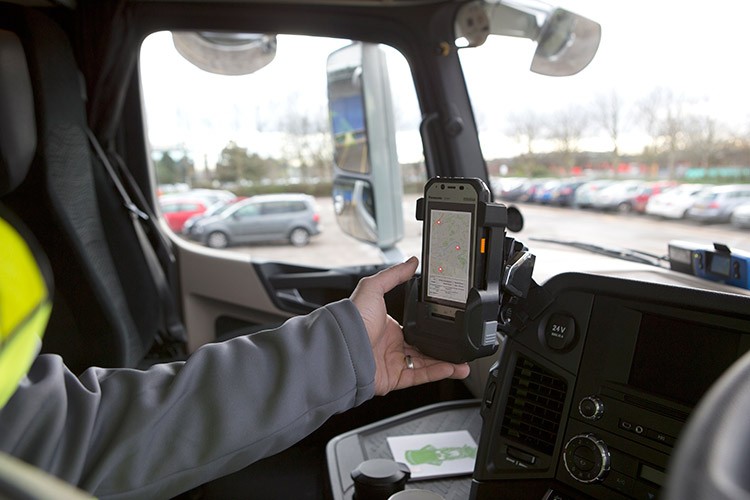 搭物聯(lián)網(wǎng)版Win10 松下FZ-F1手機(jī)展示