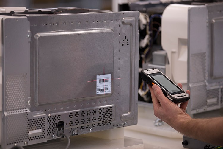 搭物聯(lián)網(wǎng)版Win10 松下FZ-F1手機(jī)展示