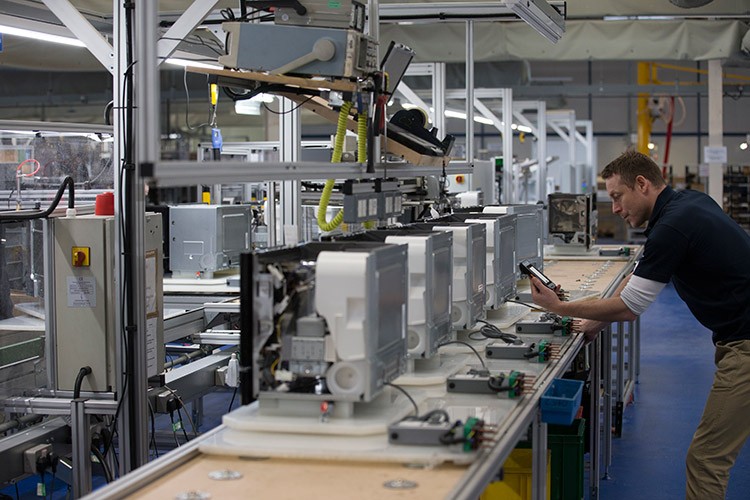 搭物聯(lián)網(wǎng)版Win10 松下FZ-F1手機(jī)展示