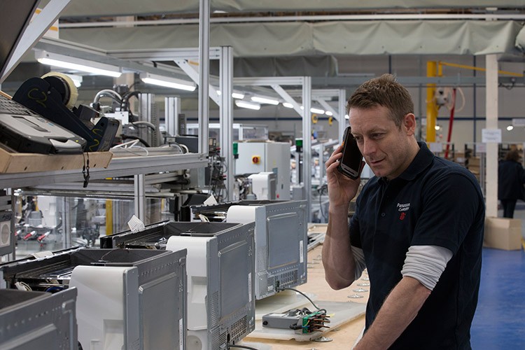 搭物聯(lián)網(wǎng)版Win10 松下FZ-F1手機(jī)展示