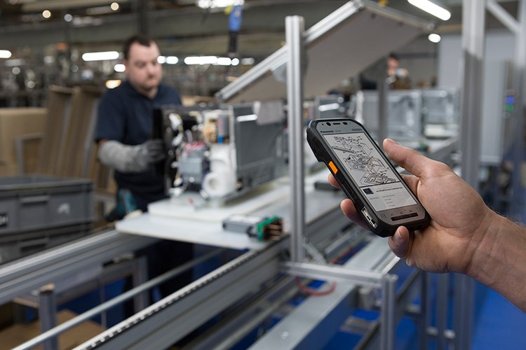 搭物聯網版Win10 松下FZ-F1手機展示