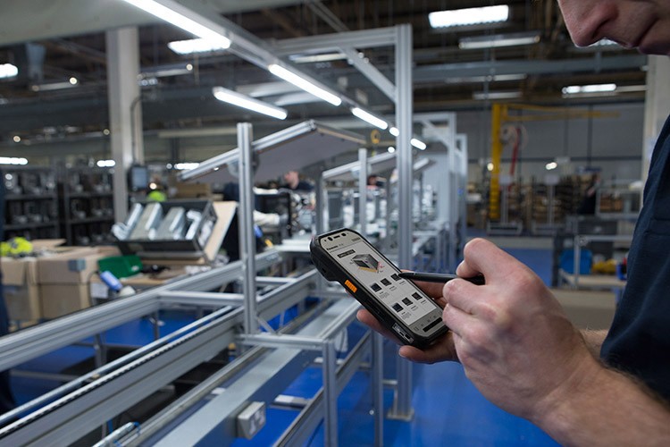 搭物聯網版Win10 松下FZ-F1手機展示