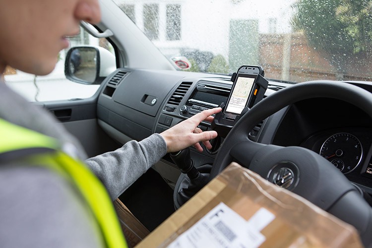 搭物聯(lián)網(wǎng)版Win10 松下FZ-F1手機(jī)展示