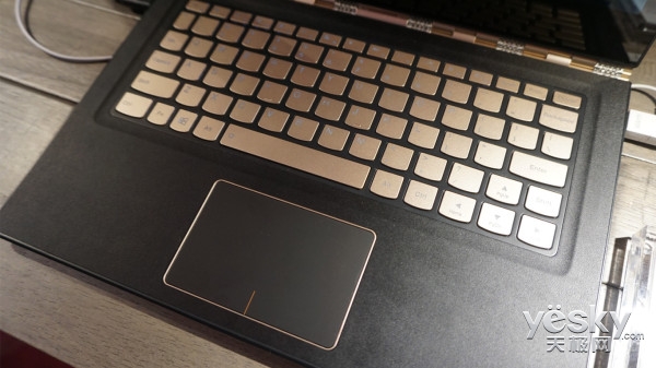 金光閃耀全球最輕薄 聯想YOGA 4S現場速評