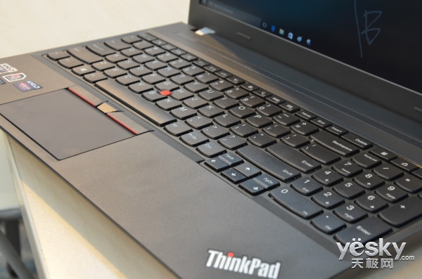 看AMD打造影音新時代！ThinkPad E565評測