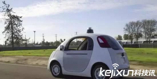 谷歌無人駕駛汽車肇事:連人帶車一起闖禍