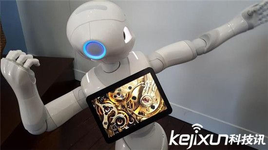 軟銀不僅投資了阿里巴巴:還開發了情感機器人Pebble