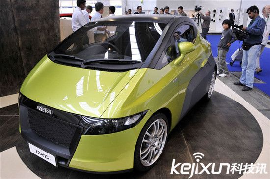 印度阿三真牛逼：馬斯克特斯拉被100%關稅嚇尿了