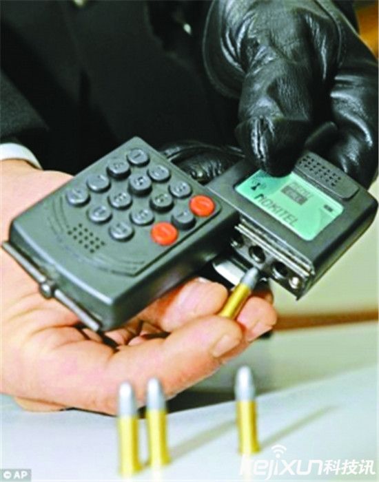 美帝喪心病狂推出智能手機(jī)手槍?zhuān)涸僖膊慌驴植酪u擊!‘