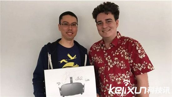 全球首臺Oculus Rift消費版收貨啦:創始人送貨上門
