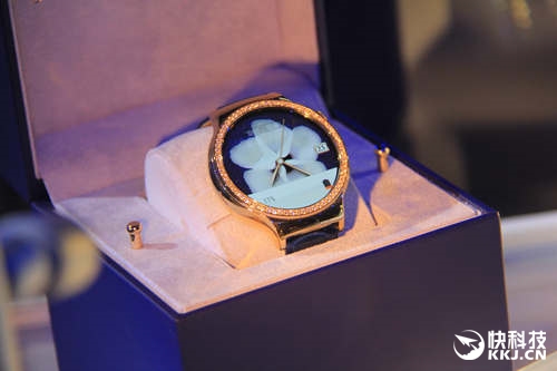 4888元！HUAWEI WATCH星月系列發(fā)布：施華洛世奇寶石