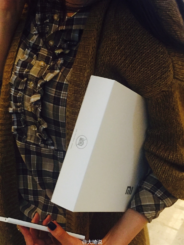 美女出鏡 小米神秘新品曝光:又大又白