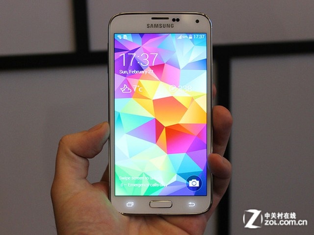 扎堆吃"棉花糖" 三星Galaxy S5升<a href=/mobile/android/ target=_blank class=infotextkey>安卓</a>6.0