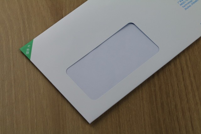 邀請函這種比較正式比較官方的產物相信沒有個性的廠商是不敢在這上面開玩笑的。