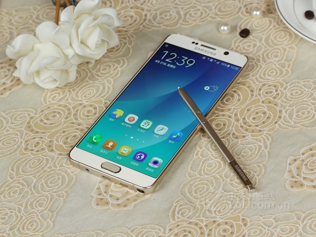 <a href=/tags/46-0.html target=_blank class=infotextkey>三星</a>稱(chēng)霸蘋(píng)果未上榜 Q1熱門(mén)手機(jī)排行公布 