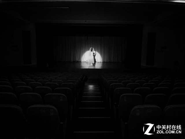 不論從vivo Xplay5拍照硬件來說,還是從啟動速度、對焦速度、拍照速度來說,甚至是從其超級抓拍、高清美顏等等超級功能來說,都是目前智能手機中效果最好的機型之一。