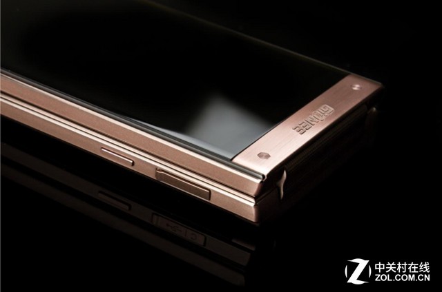 金立w909配合是復刻更是情懷 金立天鑒W909翻蓋手機新選擇 