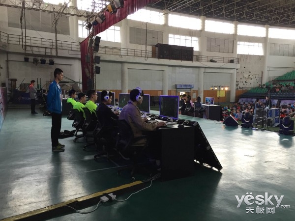 成都賽場再戰(zhàn)輝煌 英雄聯(lián)盟全國高校聯(lián)賽