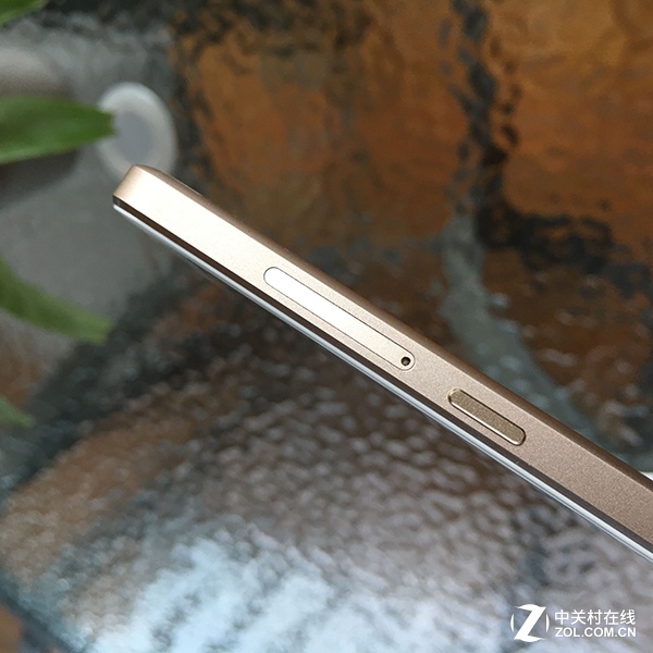 驚艷外觀設(shè)計(jì) 藍(lán)魔R10真機(jī)曝光