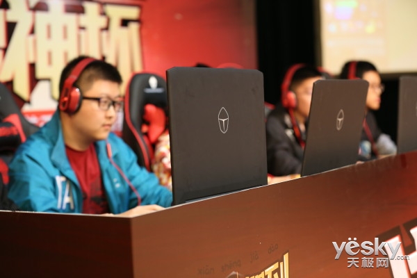 決戰(zhàn)紫禁之巔 雷神杯校園電競(jìng)賽王者對(duì)決