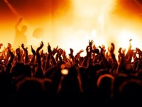 手機品牌爭相進攻校園，怎么做才能打動95后？