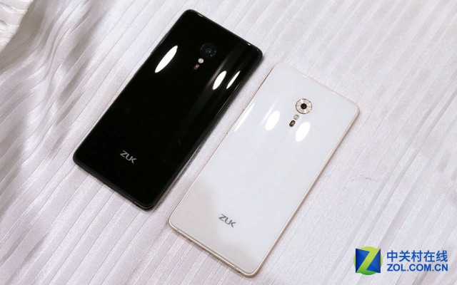 這款產(chǎn)品是全球第一個100%激發(fā)高通驍龍820芯片性能的旗艦手機(jī)，也是全球首個集成十大專業(yè)傳感器、擁有真3D玻璃機(jī)身等多項業(yè)內(nèi)頂尖技術(shù)的旗艦手機(jī)。