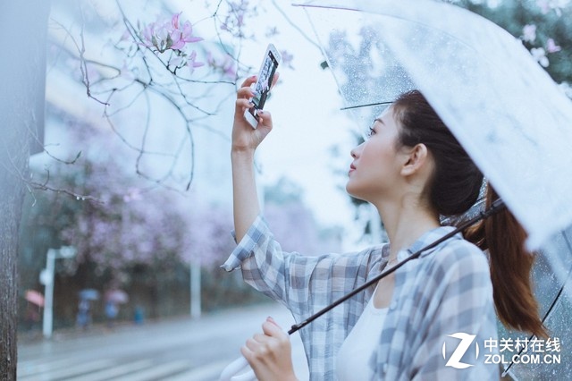 采用4G+和全網通+，讓Xpaly5上網快；并內置了熄屏解鎖0.4秒、亮屏解鎖0.2秒的并行加速指紋技術，讓其指紋解鎖和支付快；1600萬像素的IMX298后置攝像頭，配合F2.0大光圈，啟動僅需0.4秒，對焦僅需0.1秒，并采用夜景處理技術和復眼追蹤技術，讓其拍照快。