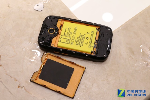 定義都市輕旅行 AGM Rio三防手機評測（待審核） 