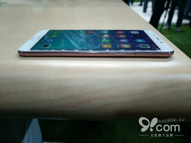 圓潤均衡由內而外 OPPO R9搶先體驗